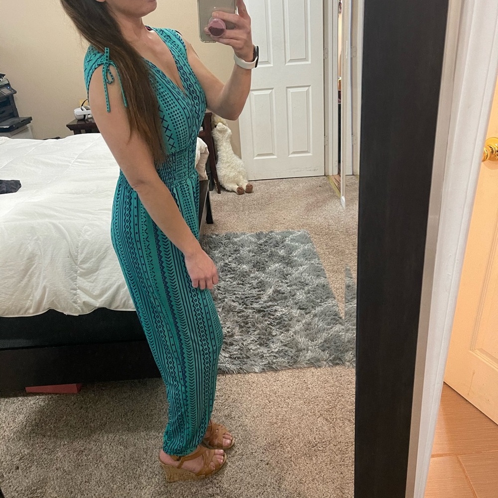 Cute and Comfy Jumpsuit Size Small